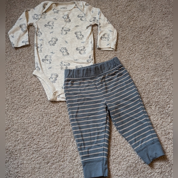 Carter's - 3 piece outfit- Size 6 months- baby boy - Picture 2 of 5